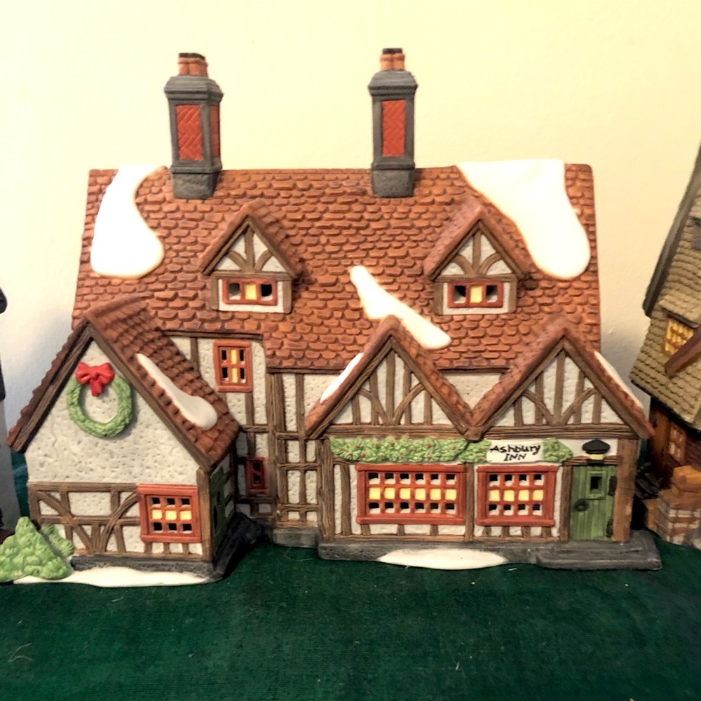 Department 56 Ashbury Inn